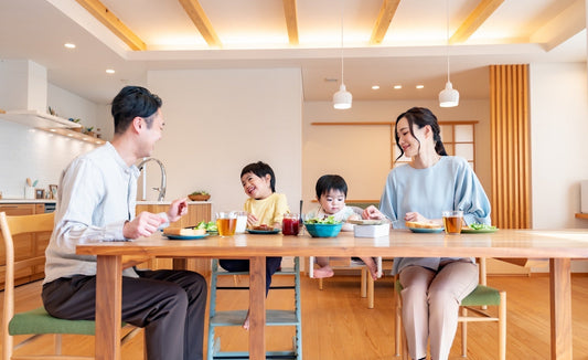 お箸の練習はいつ始める?よくある悩みや親子で楽しく取り組むコツを紹介